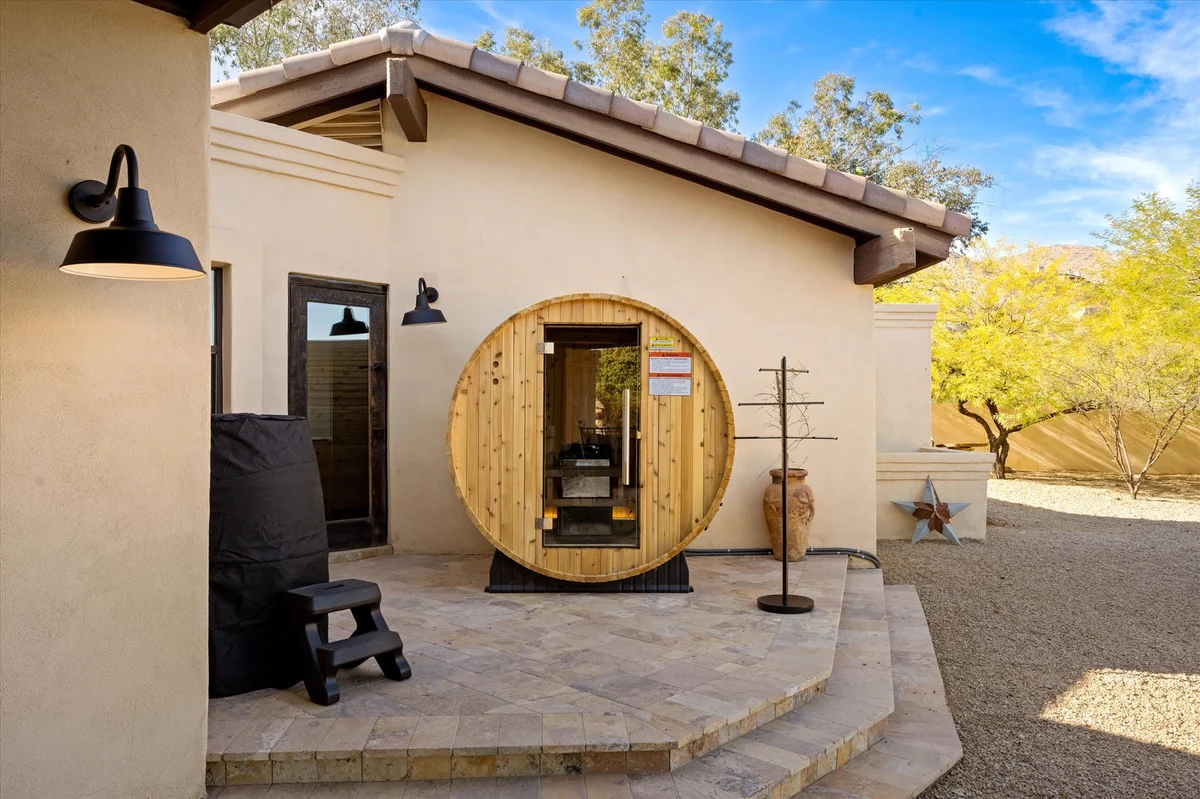 Home in Paradise Valley property photo 3