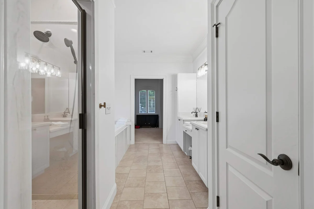 Bathroom image 1