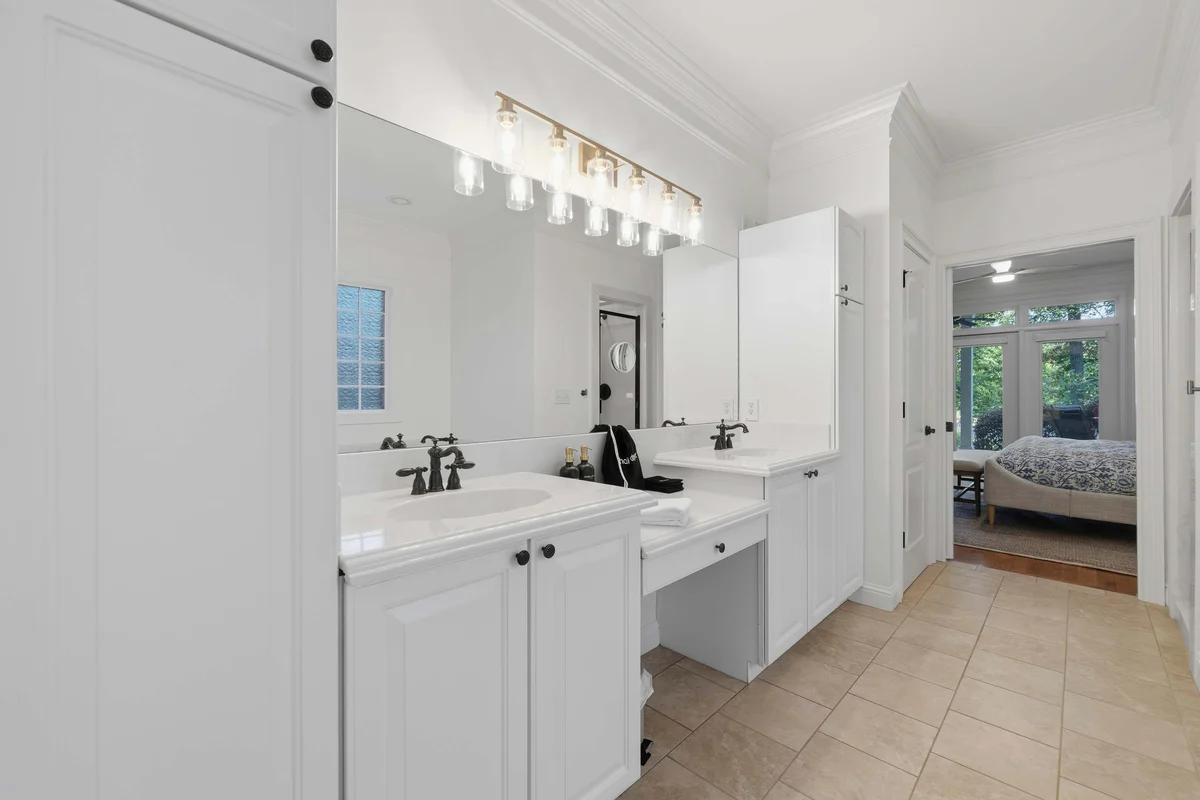 Bathroom image 1