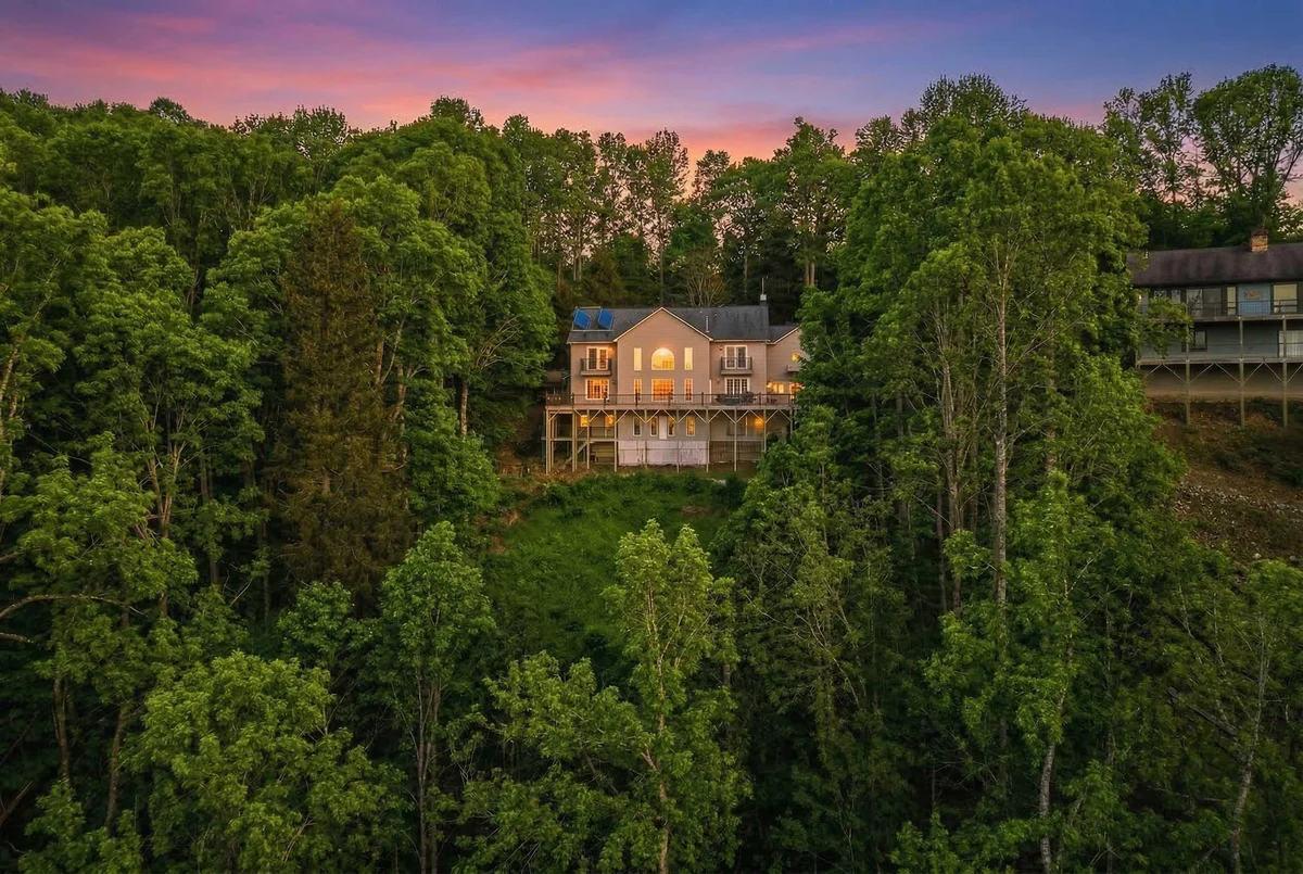 Home in Asheville property photo 5