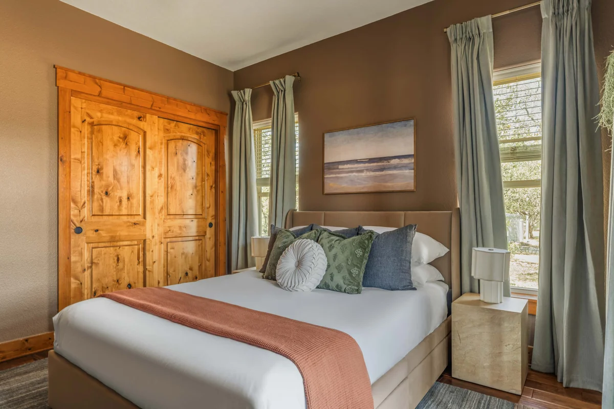 Bedroom image 1