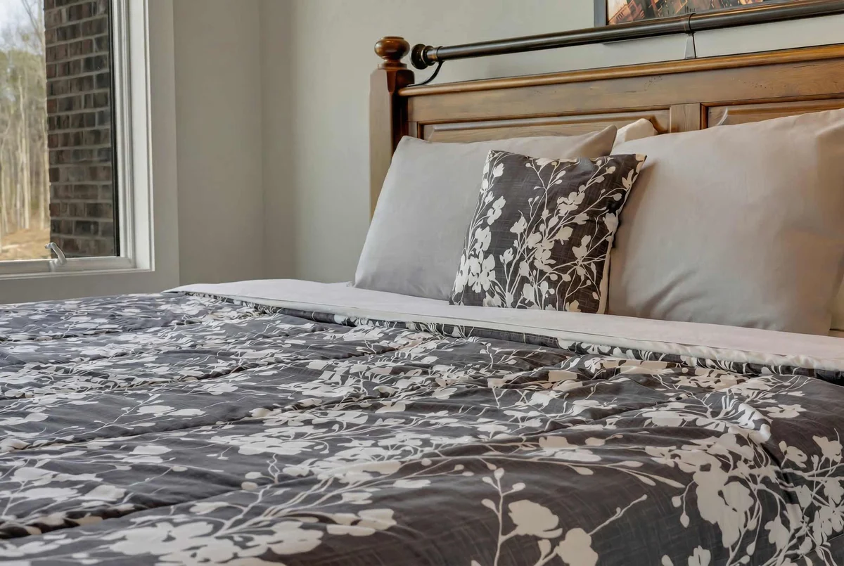 Bedroom image 1