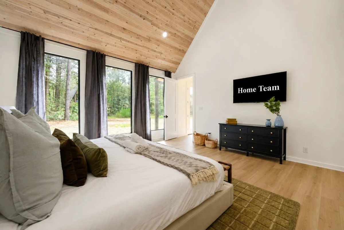 Bedroom image 1