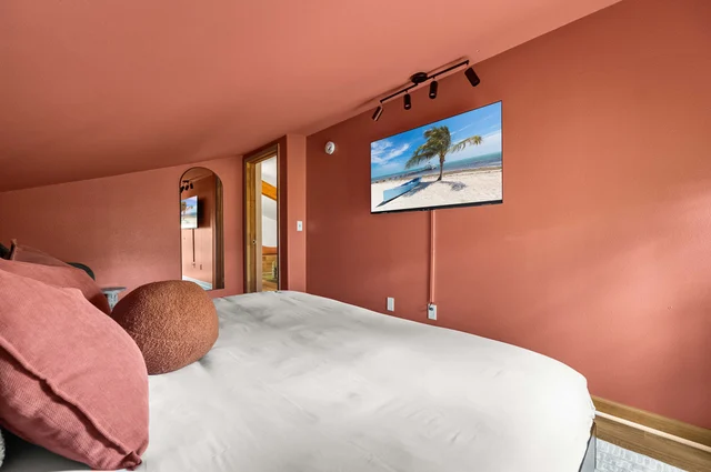 Bedroom image 1