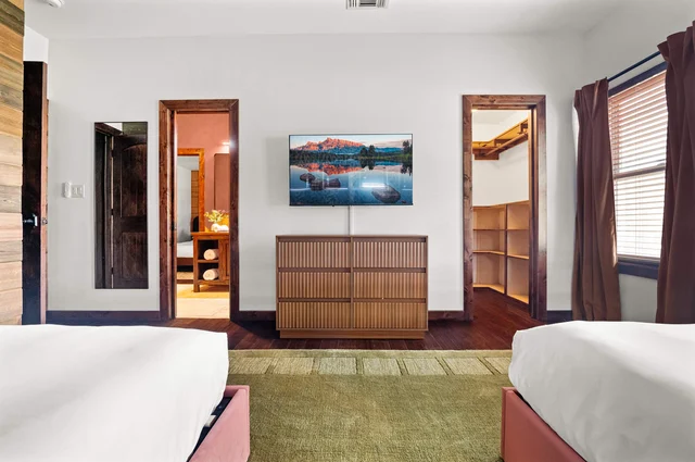Bedroom image 1