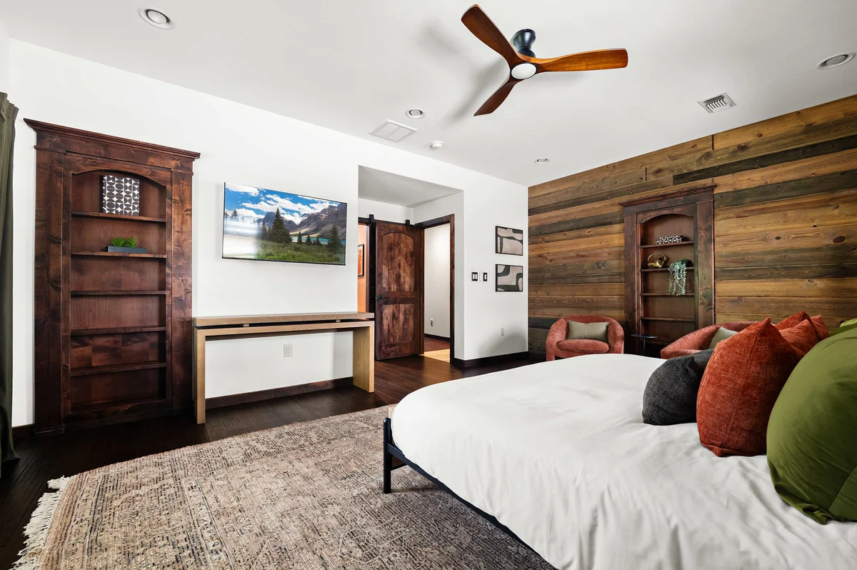 Bedroom image 1