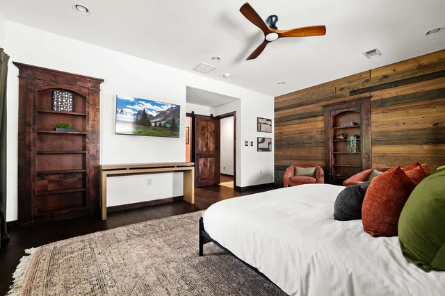 Bedroom image 1