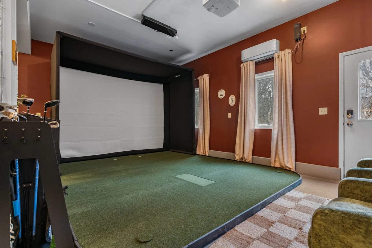 Home in New York property photo 2