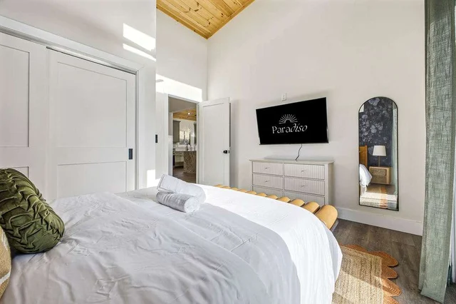 Bedroom image 1