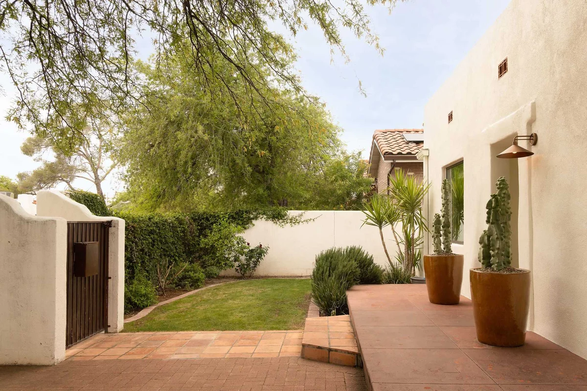 Home in Tucson property photo 13
