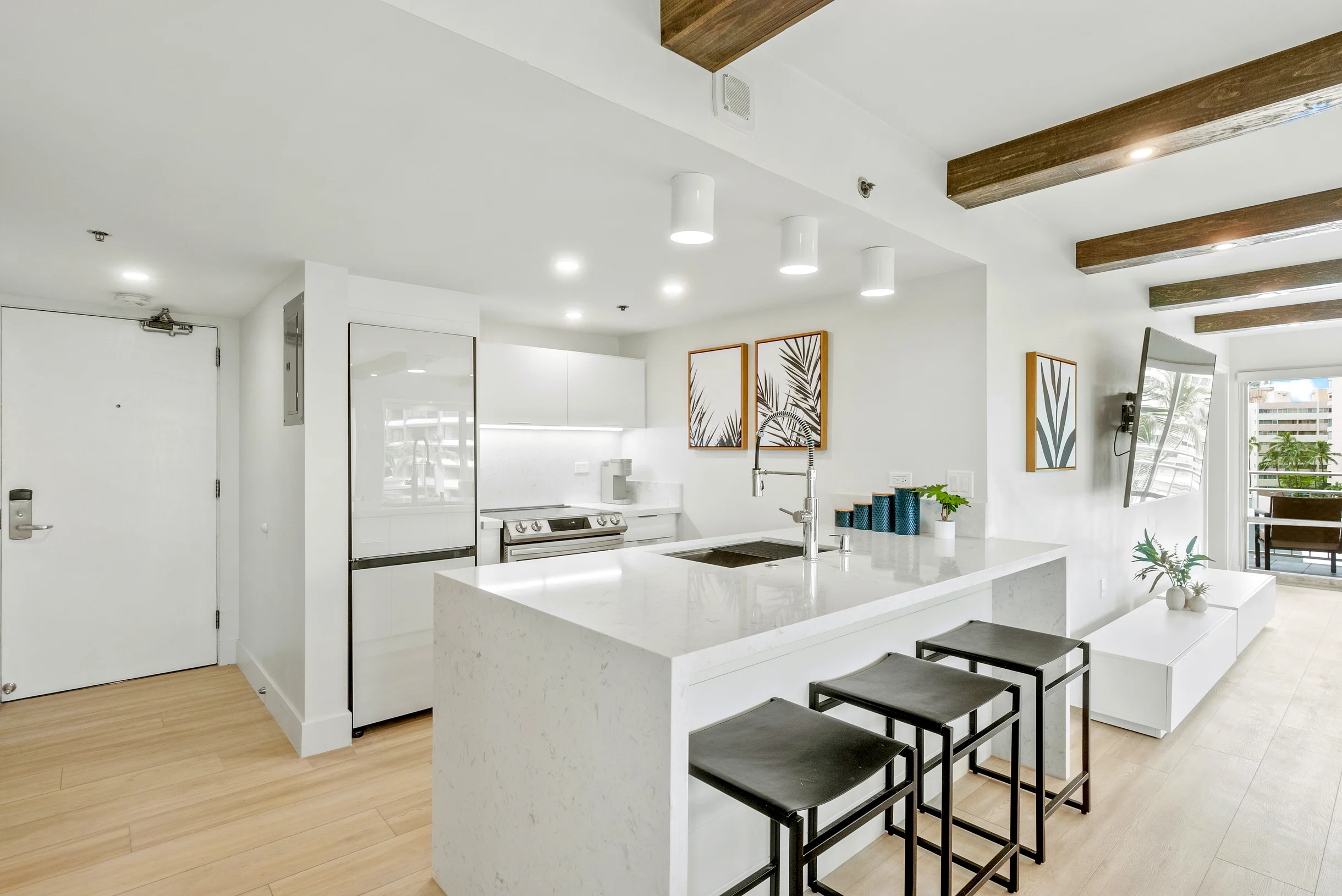 Apartment property photo 2