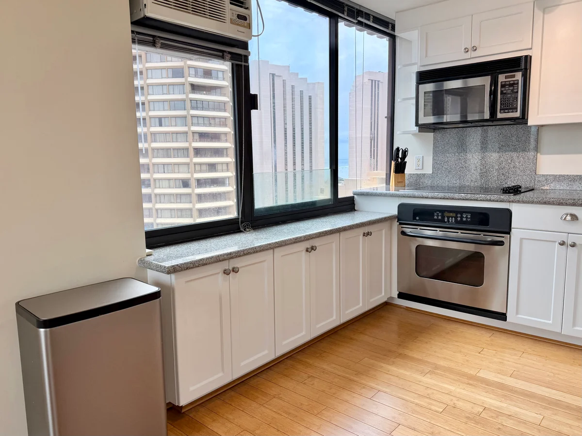 Ocean and City View w/AC, Parking, & Kitchen property photo 4