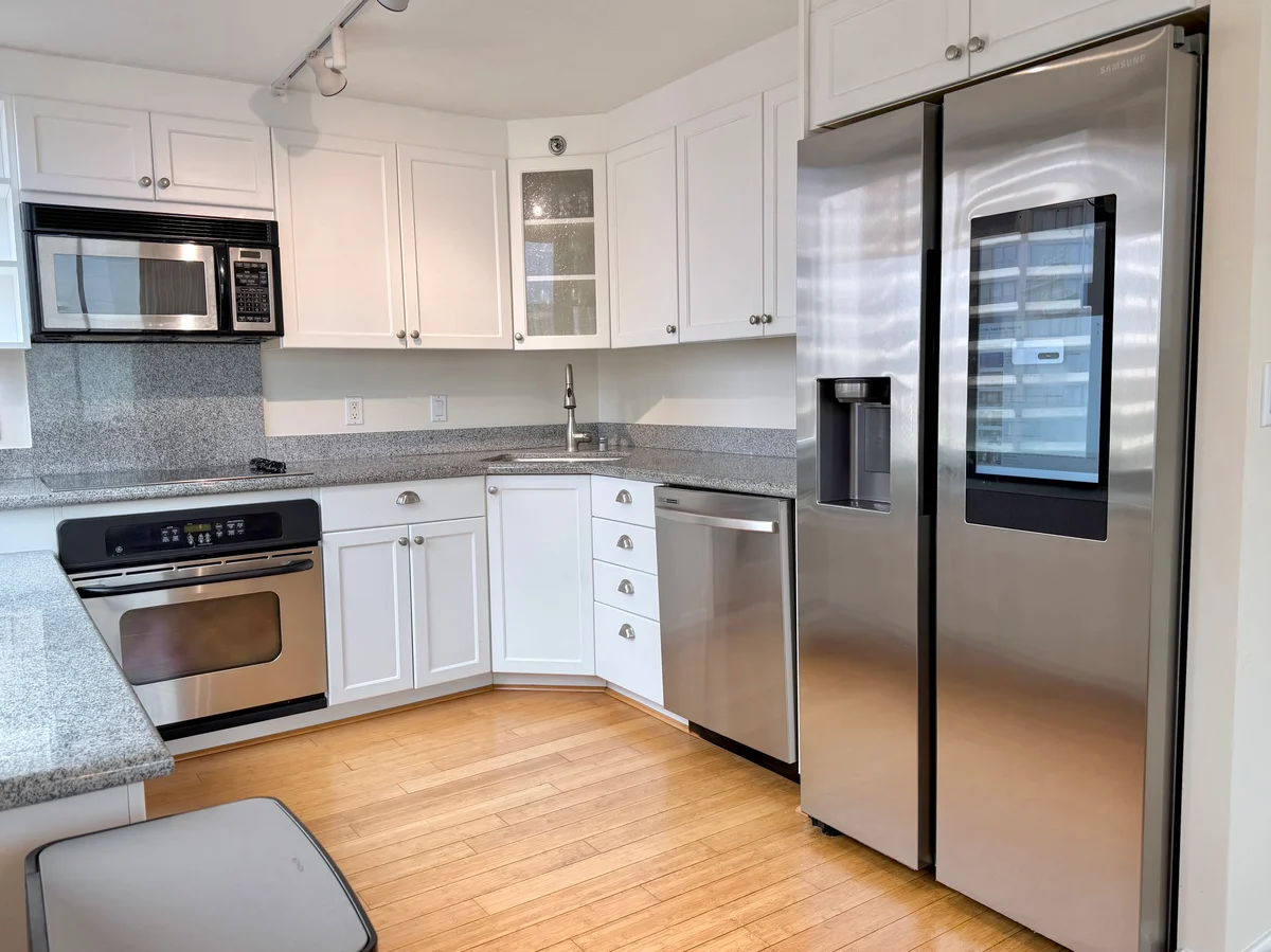 Ocean and City View w/AC, Parking, & Kitchen property photo 3