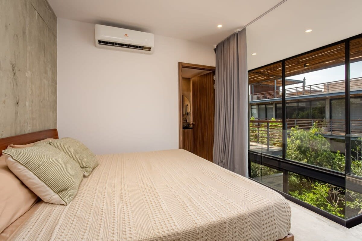 Bedroom 1 image 1