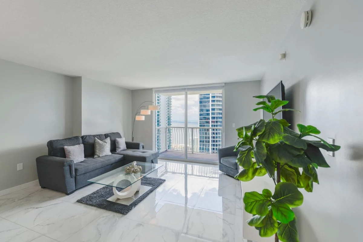 Home in Miami property photo 2