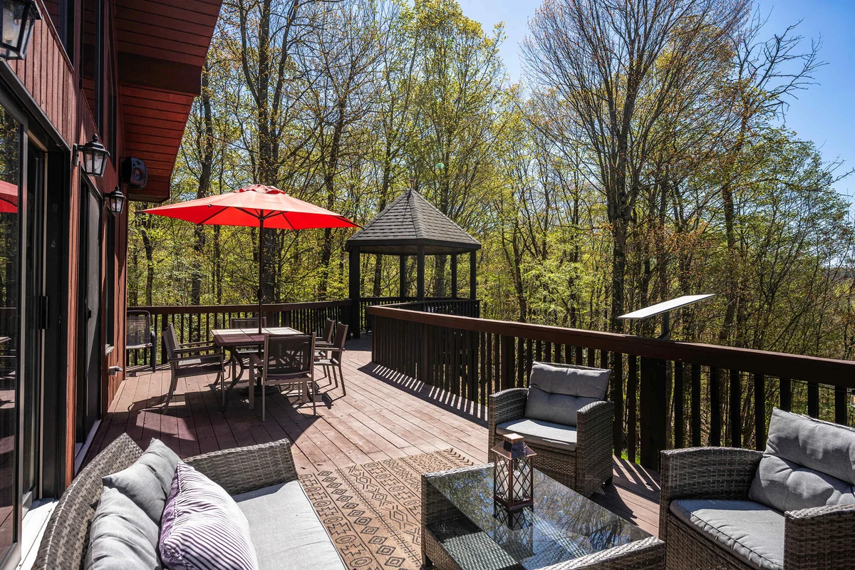 Home in New York property photo 2