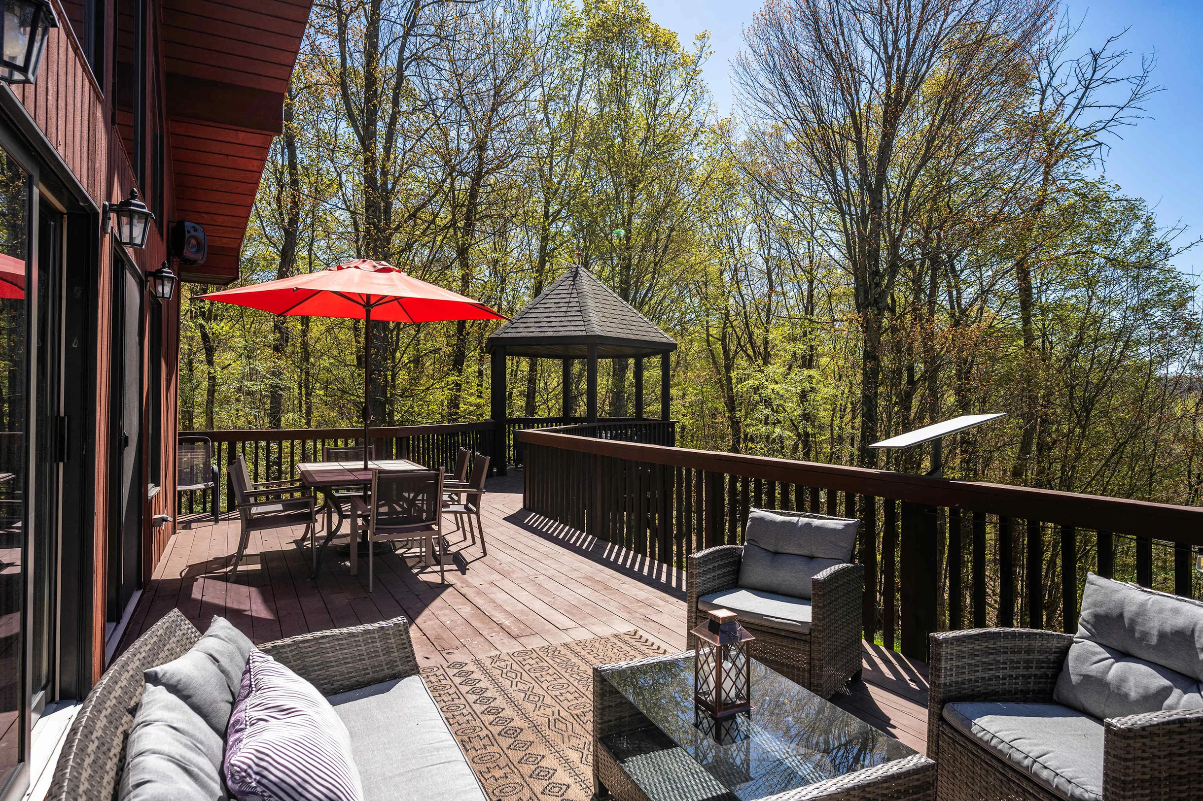 Home in New York property photo 2