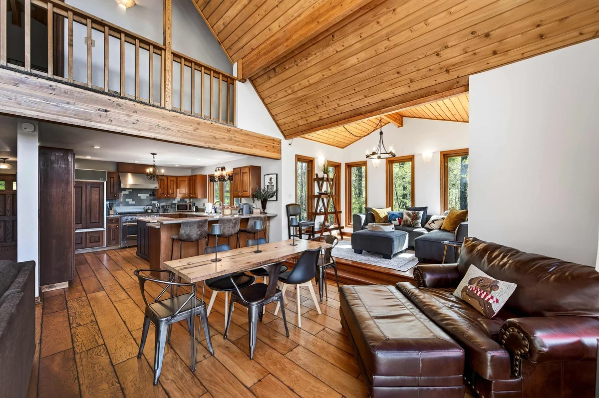 Home in New York property photo 3
