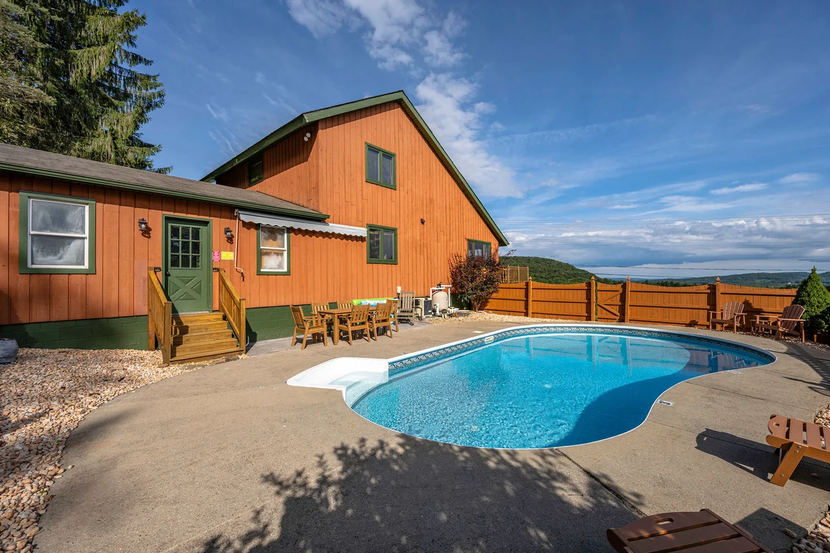 Property in New York property photo 2