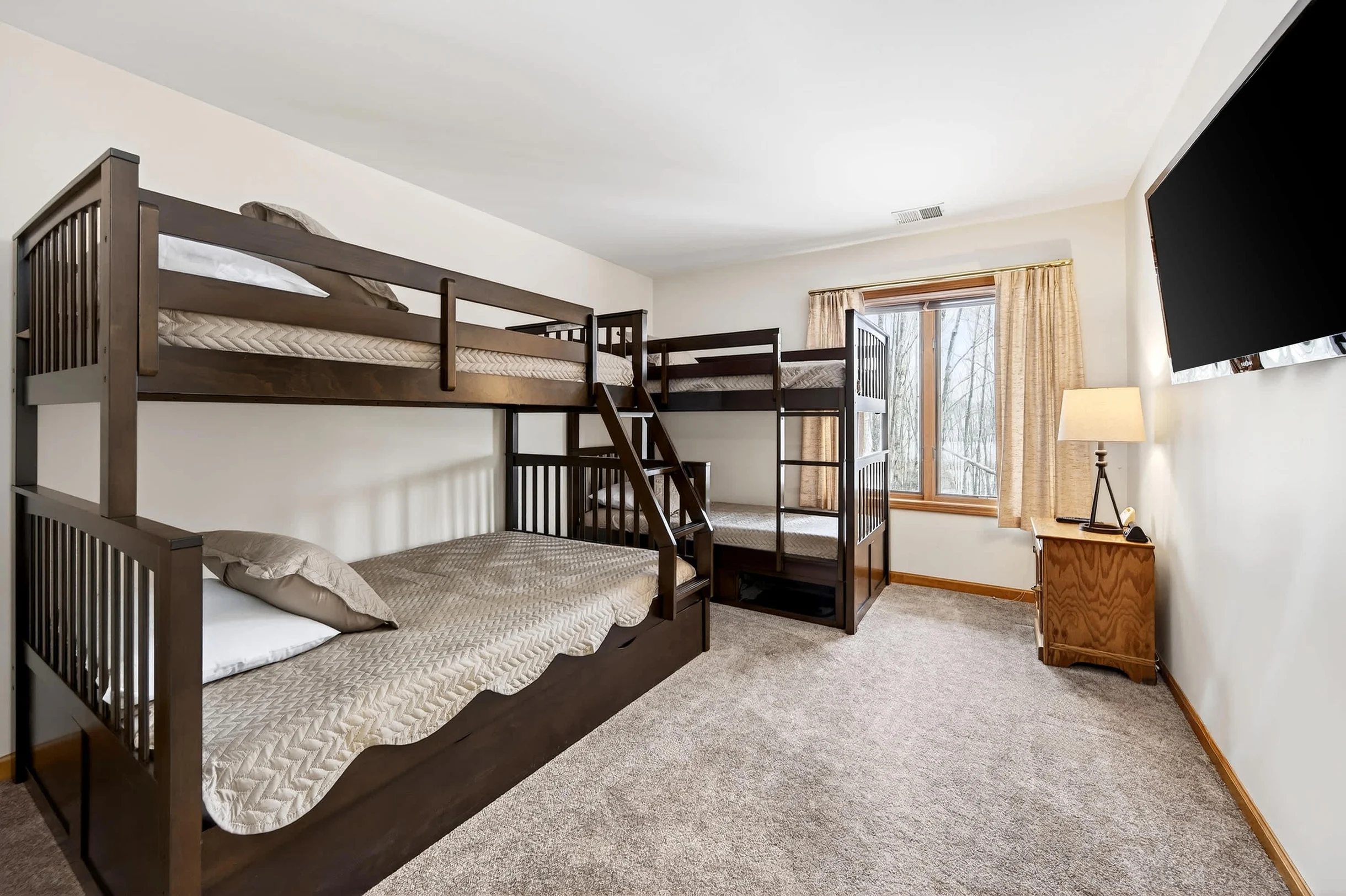 Townhome in New York property photo 4