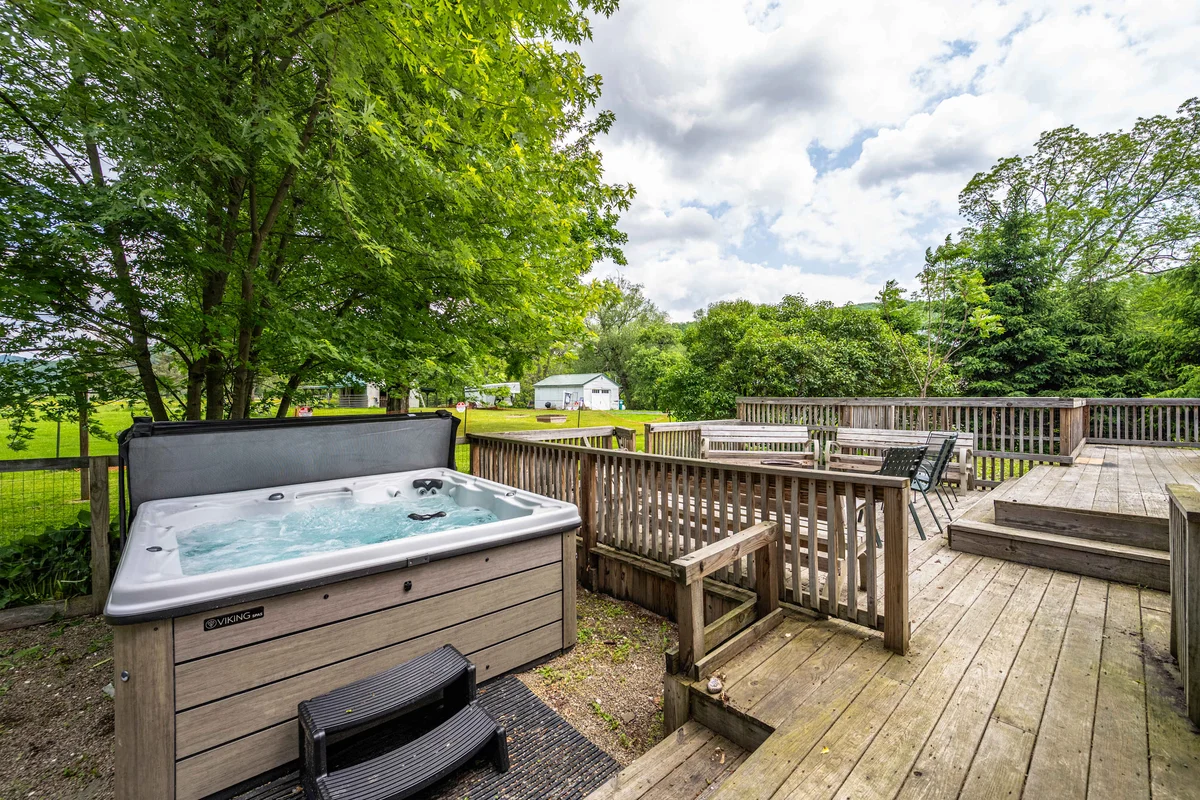 Home in New York property photo 2