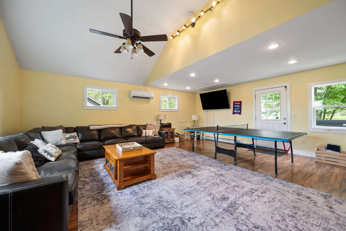 Home in New York property photo 3
