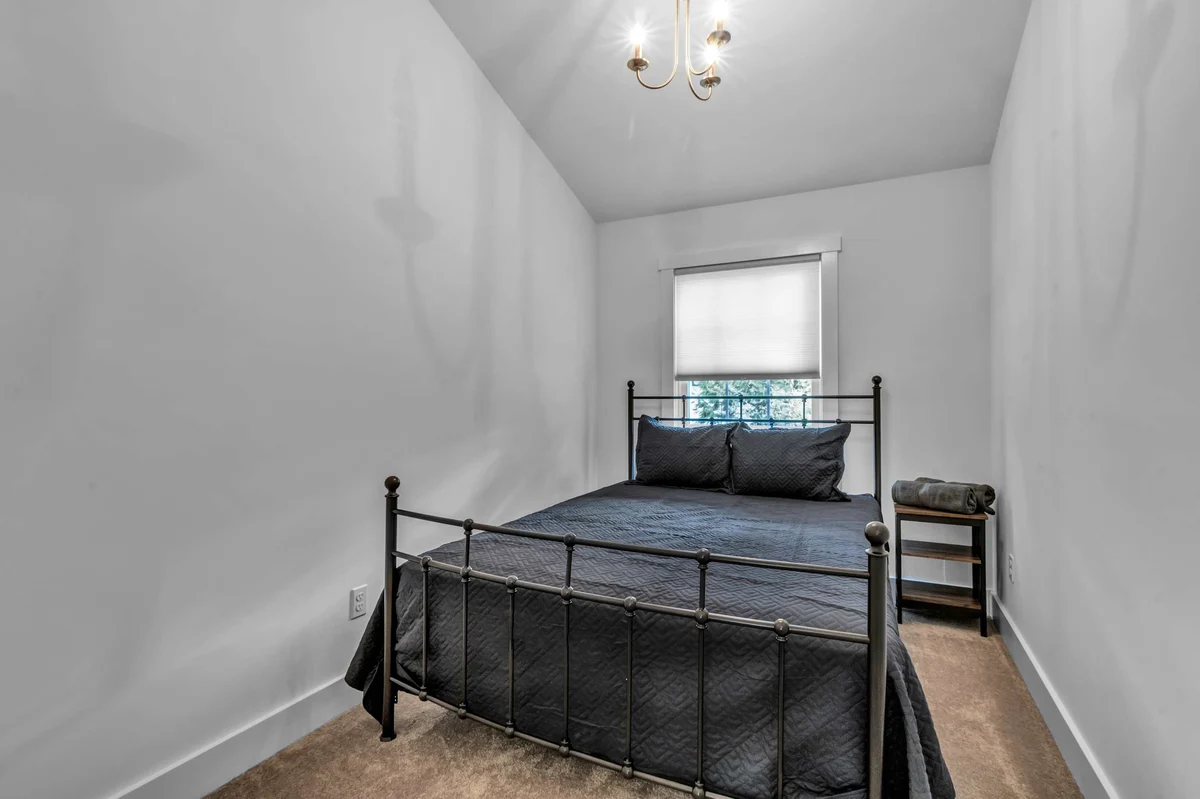 Bedroom 1 image 1