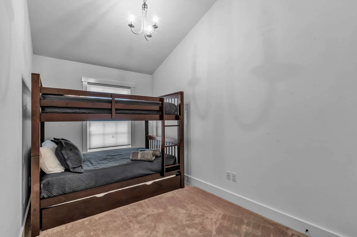 Bedroom 3 image 1