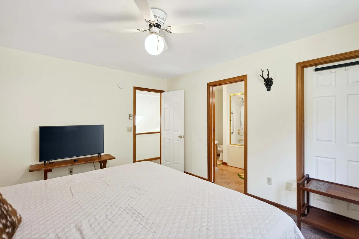 Bedroom 1 image 1