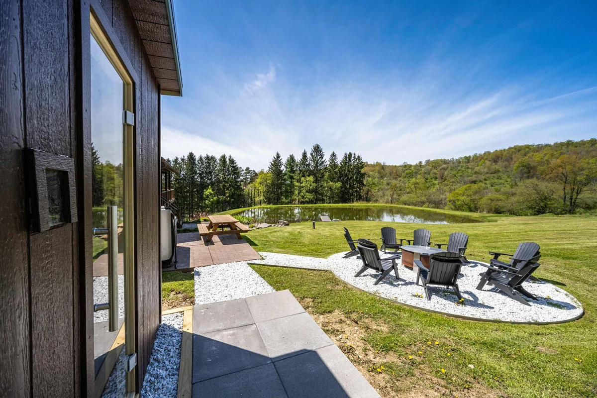 Home in New York property photo 3