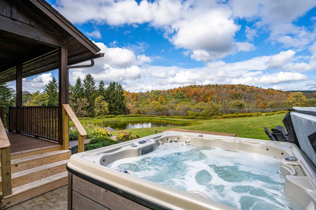 Home in New York property photo 2