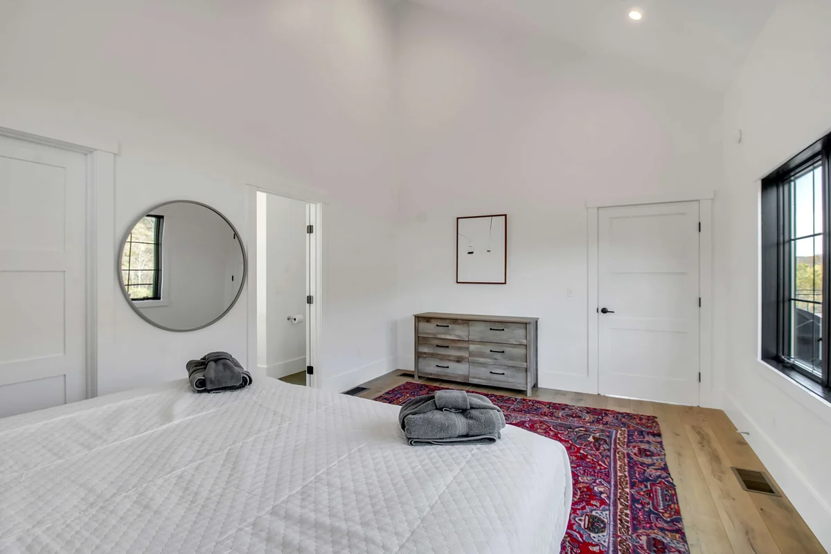 Bedroom 1 image 1