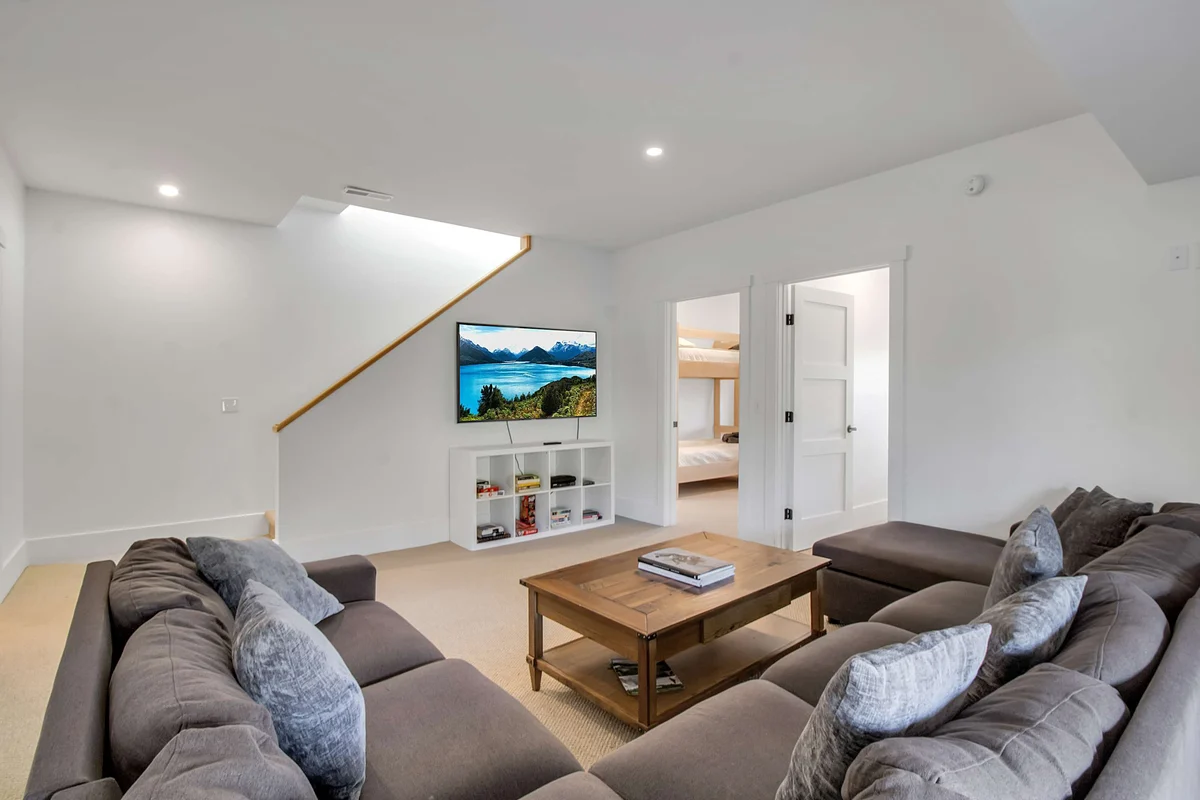 Home in New York property photo 3