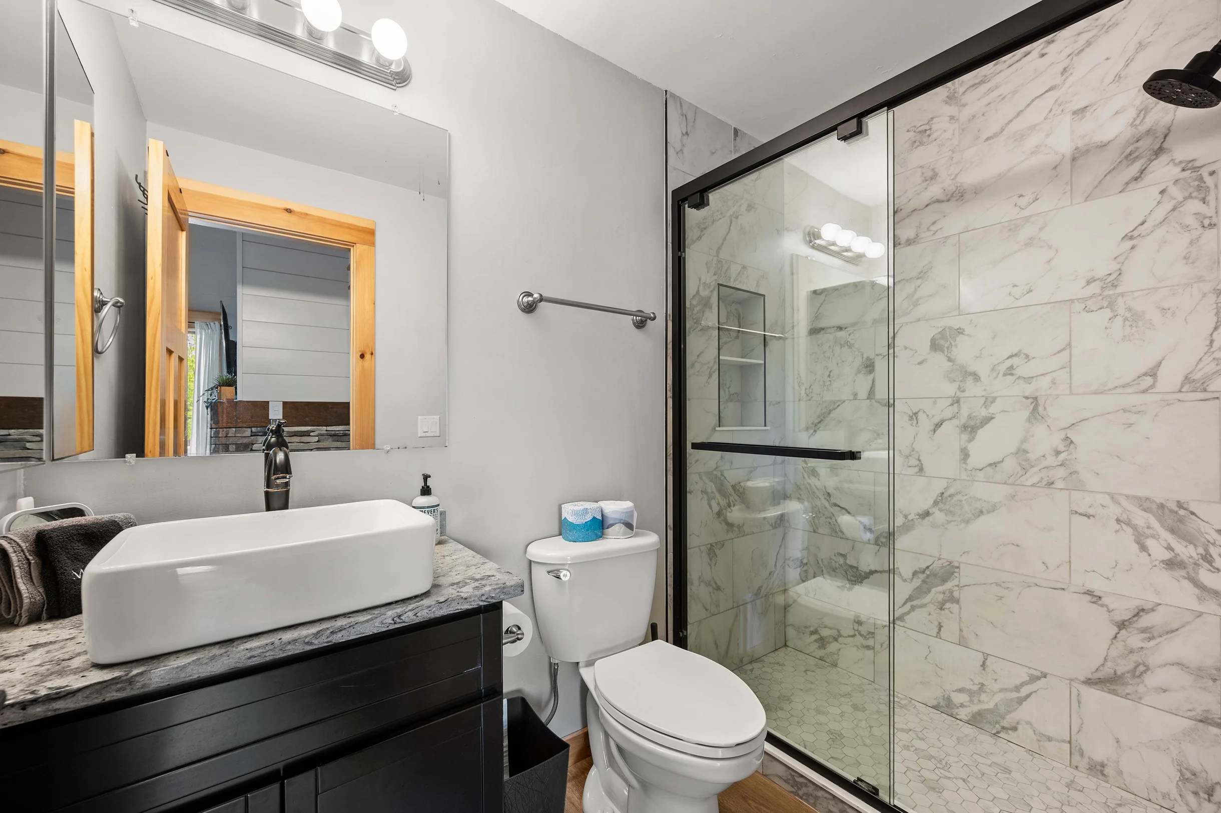 Condo in New York property photo 4