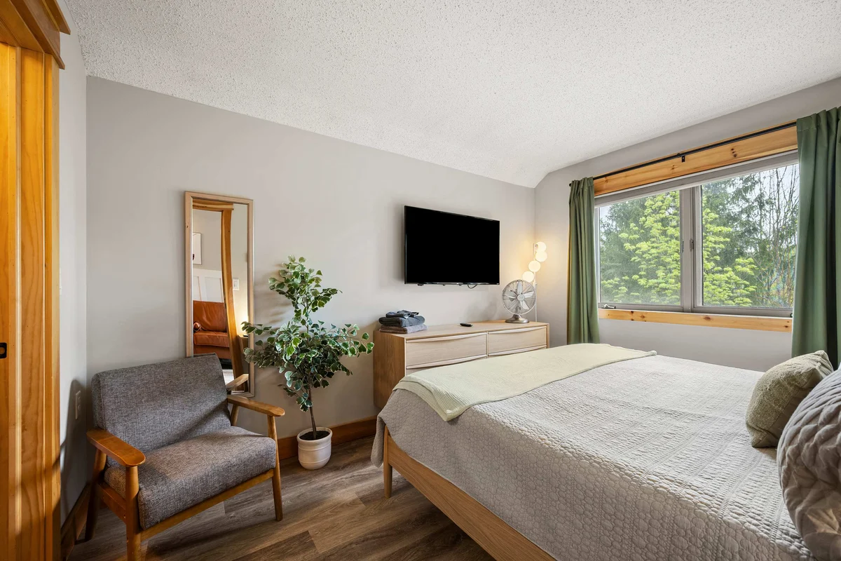 Bedroom 1 image 1
