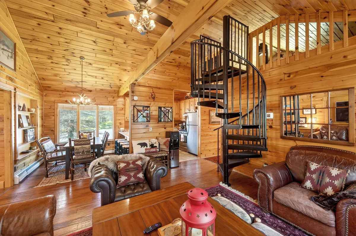 Home in New York property photo 4