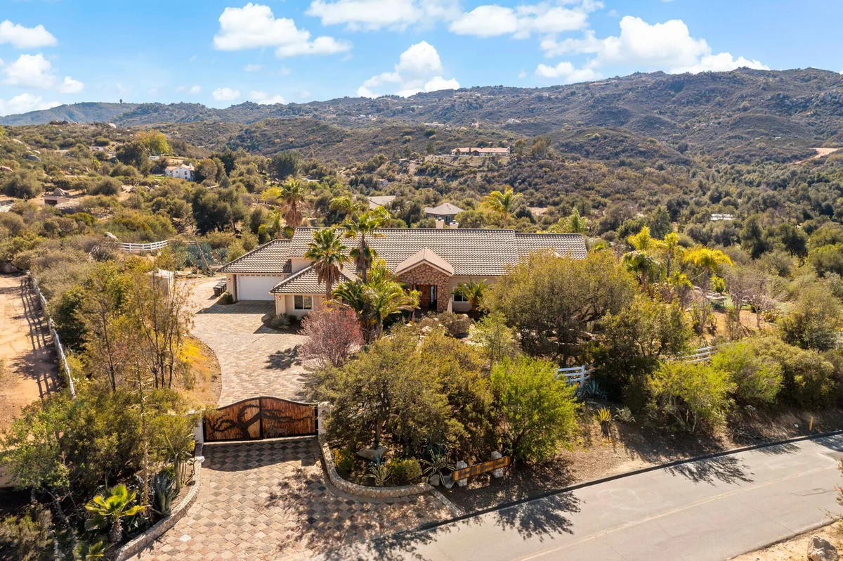 Home in Murrieta property photo 2