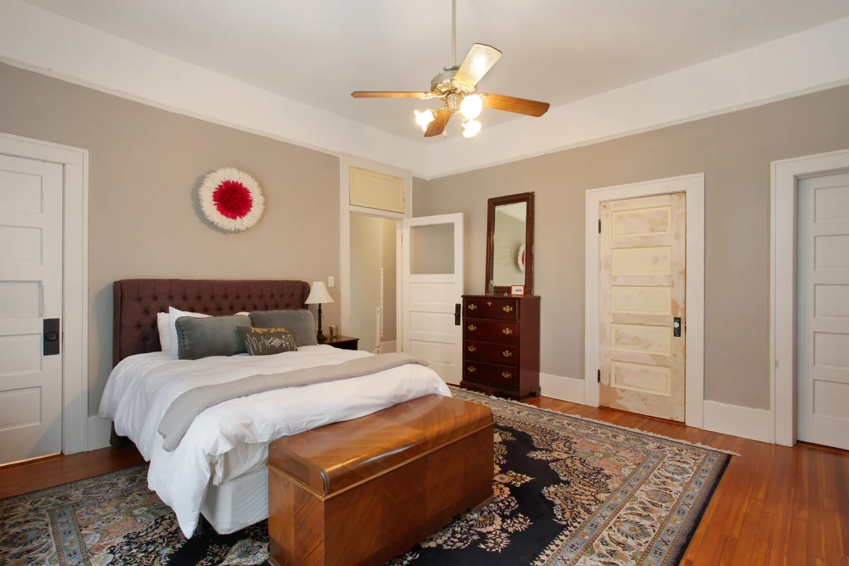 Bedroom 6 image 1