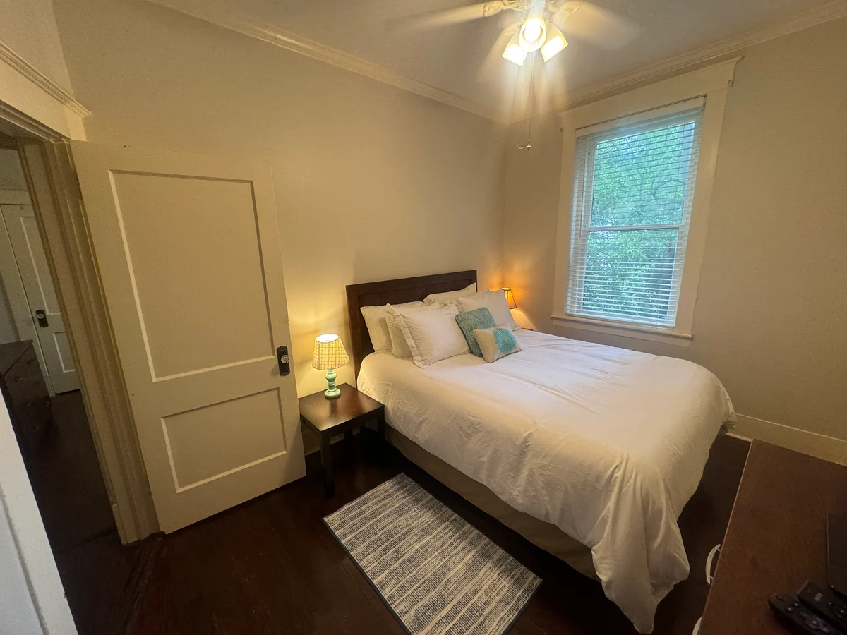 Bedroom 1 image 1