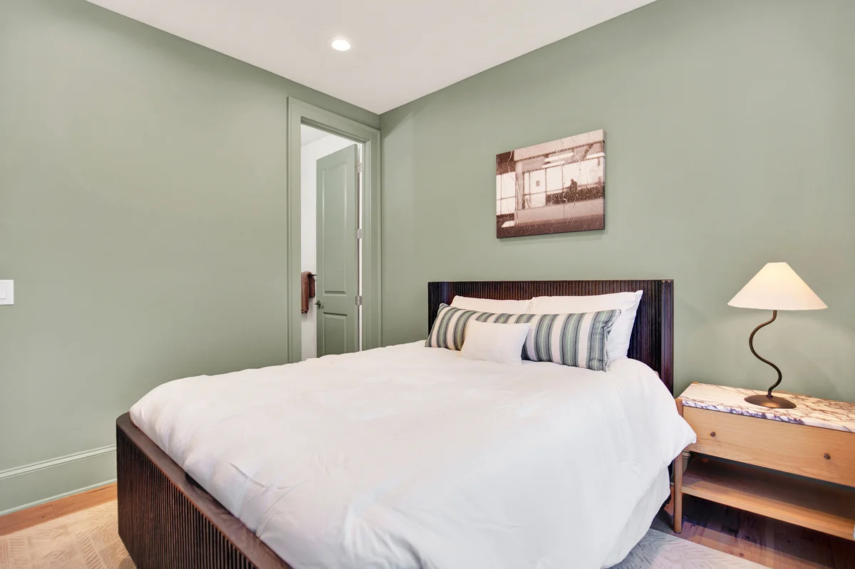 Bedroom 1 image 1