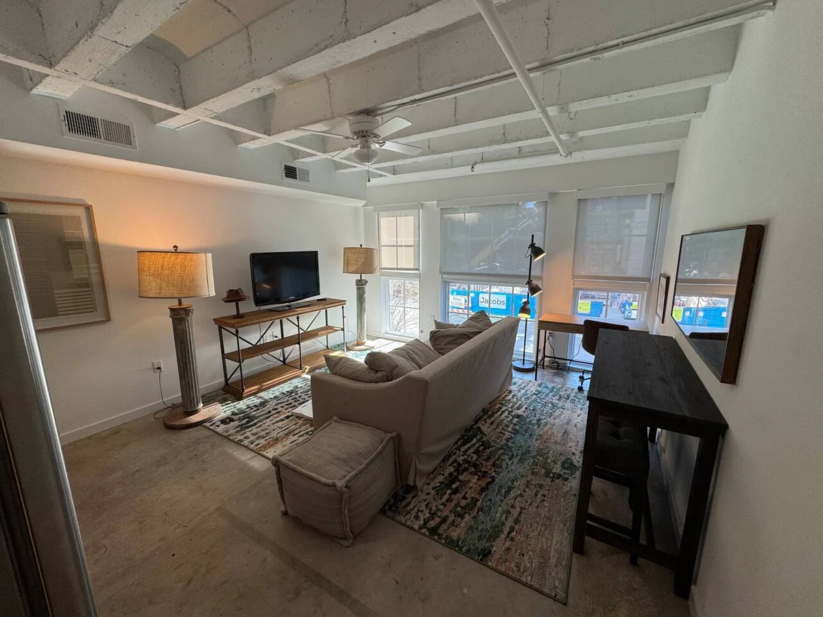 Home in Savannah property photo 4