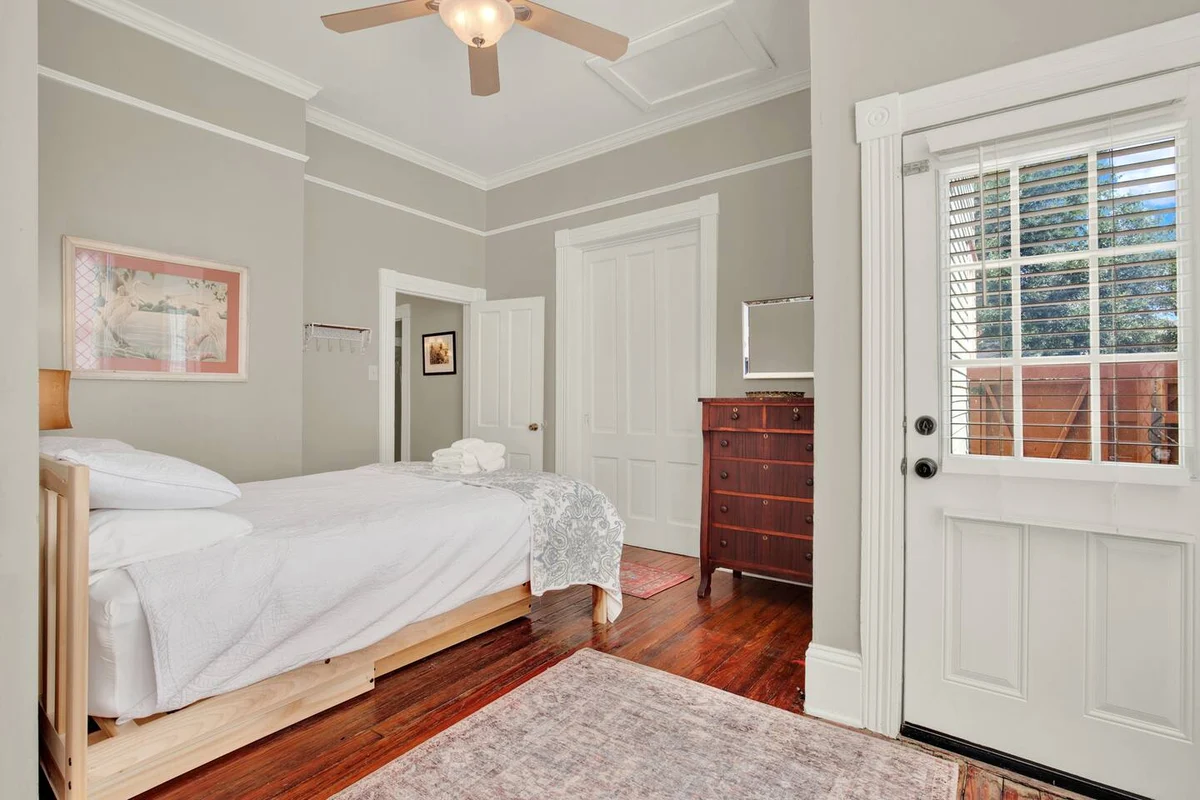 Home in Savannah property photo 4