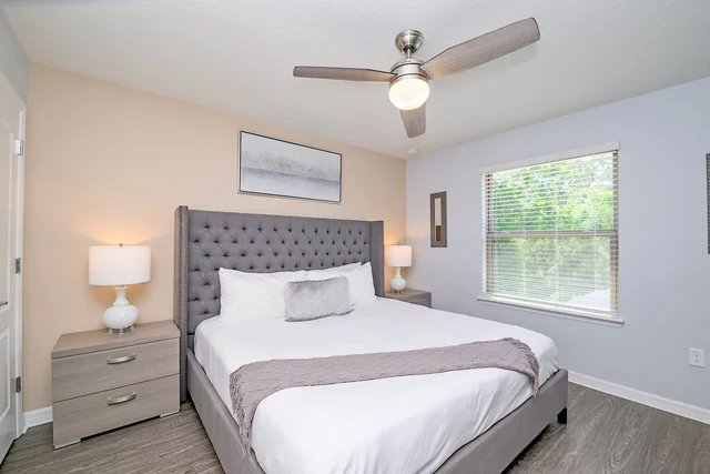 5. King Room - Upper Floor image 1