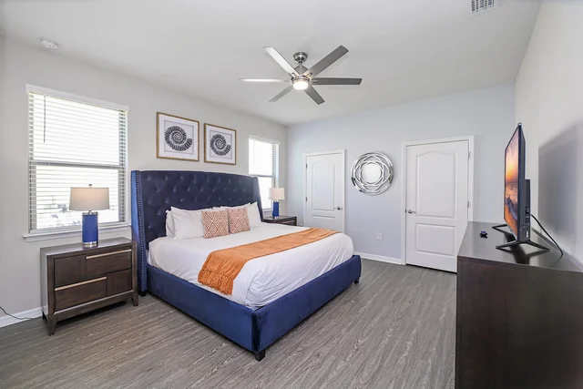 8. Twin Bedroom image 1
