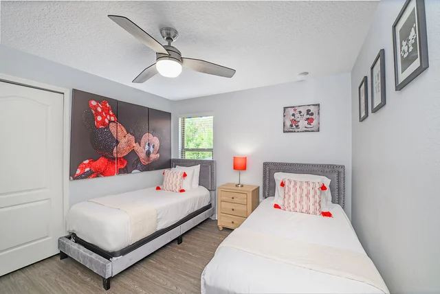 7. Twin Bedroom image 1