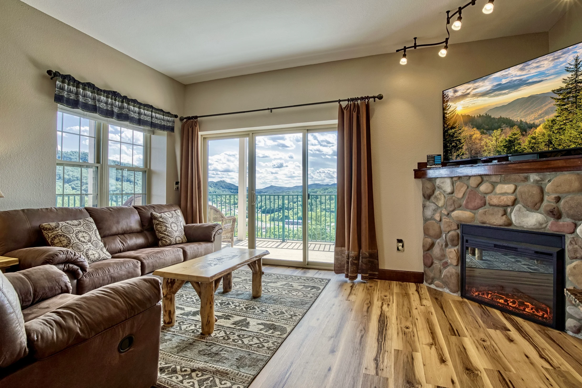 Condo in Pigeon Forge property photo 3