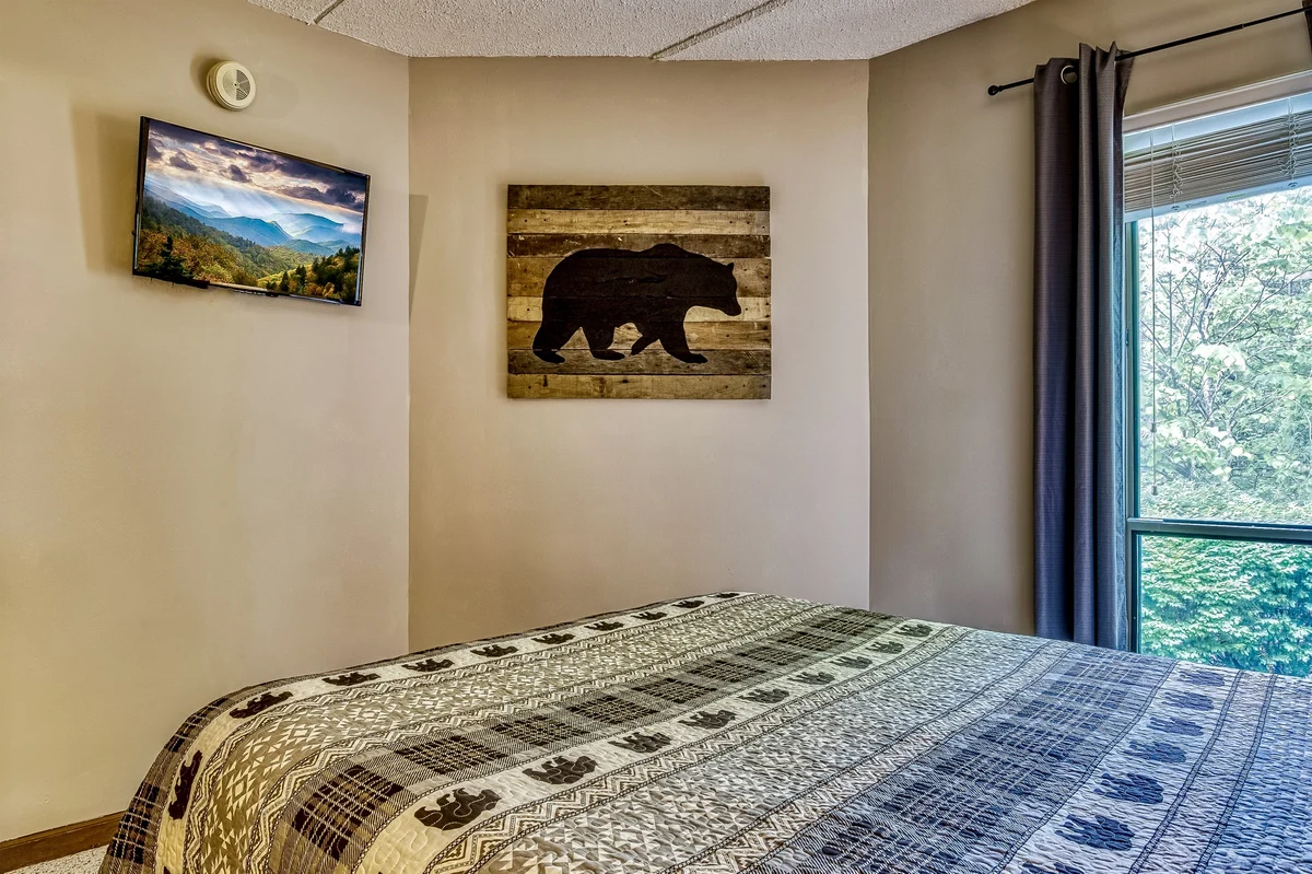 Bedroom 1 image 1