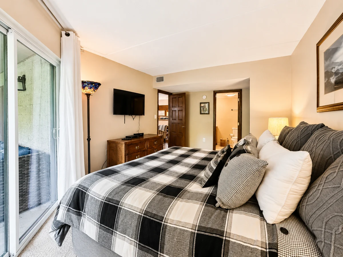 Bedroom 1 image 1