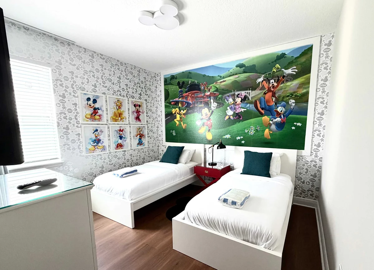 Bedroom 6 image 1