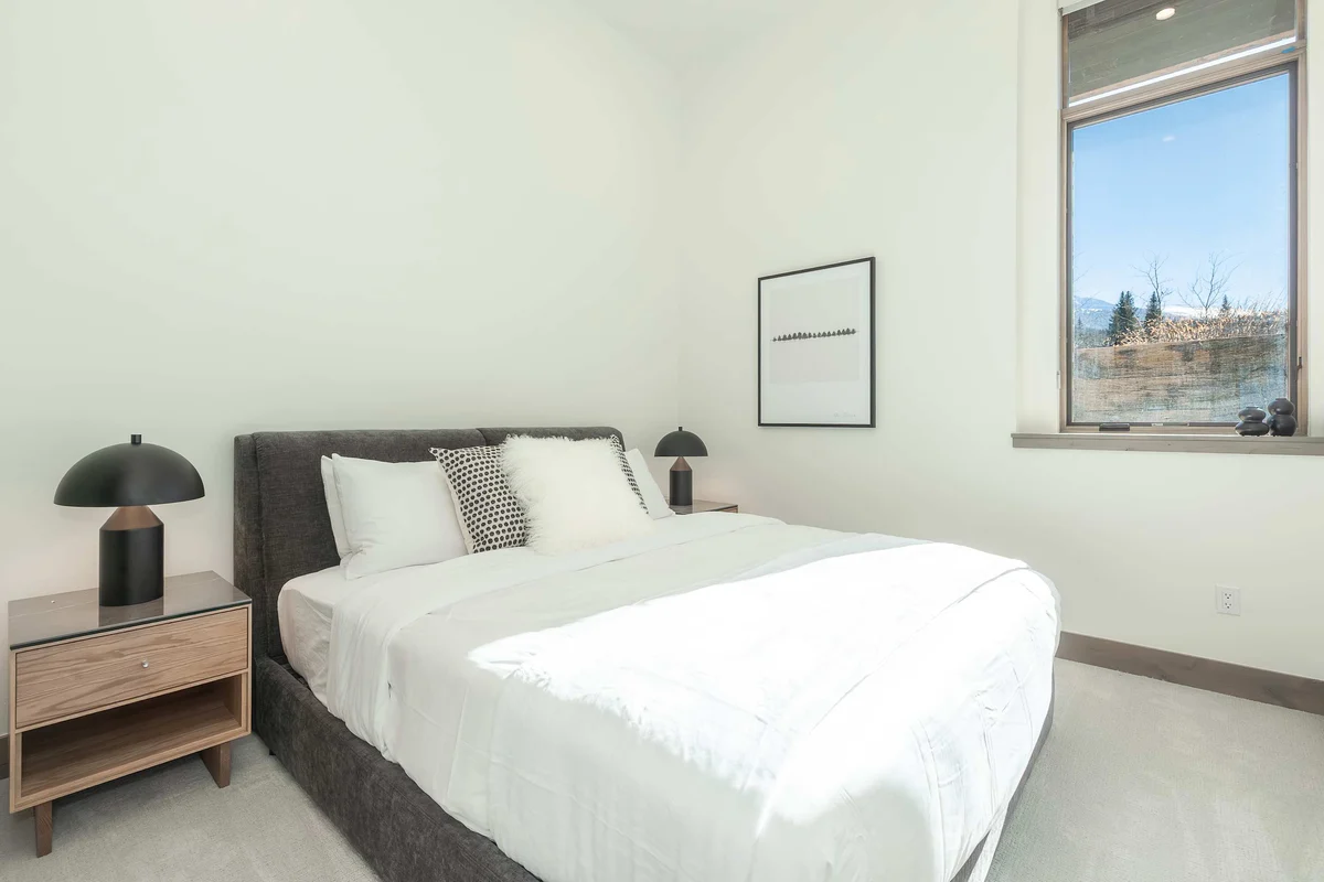 Bedroom 5 image 1